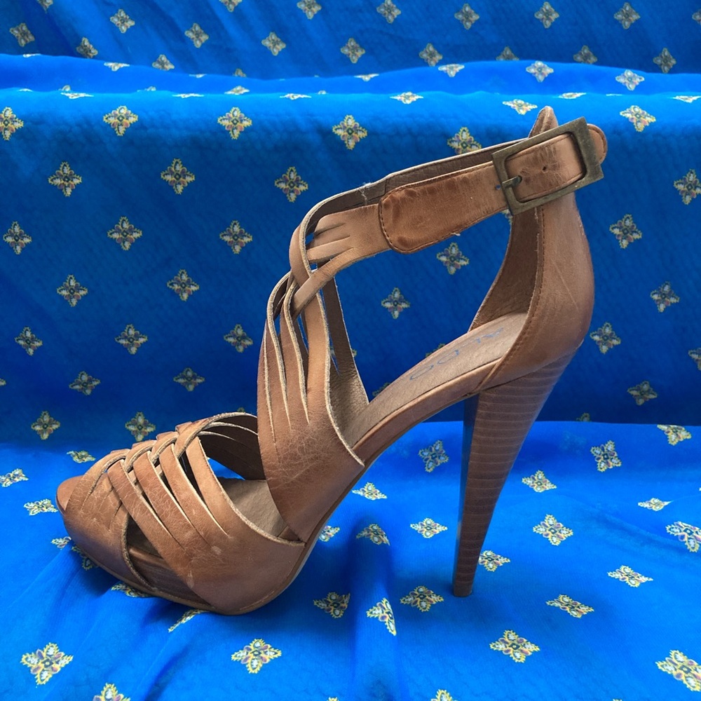 Aldo size 39b strappy healed sandals with wooden heal